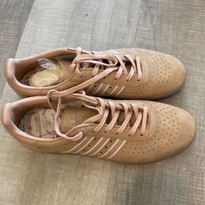 Adidas oyster 350 new size 11.5 ash pearl